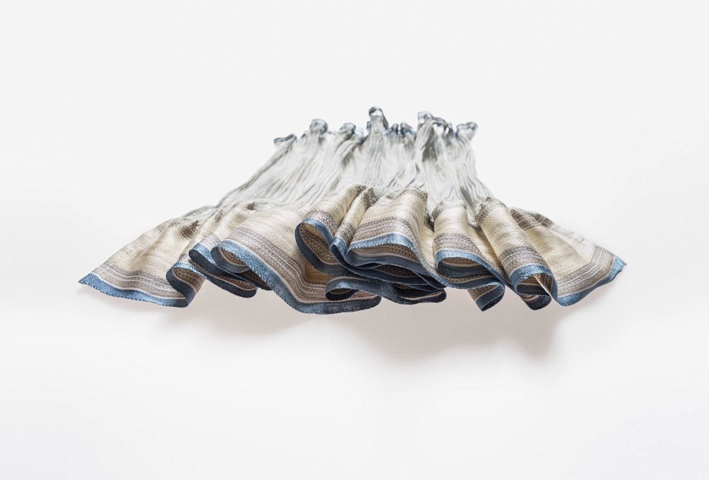 Gewebe, 2013. Seide, Wollcrêpe, Kupfer, 30 x 200 cm. Foto Heiko Preller