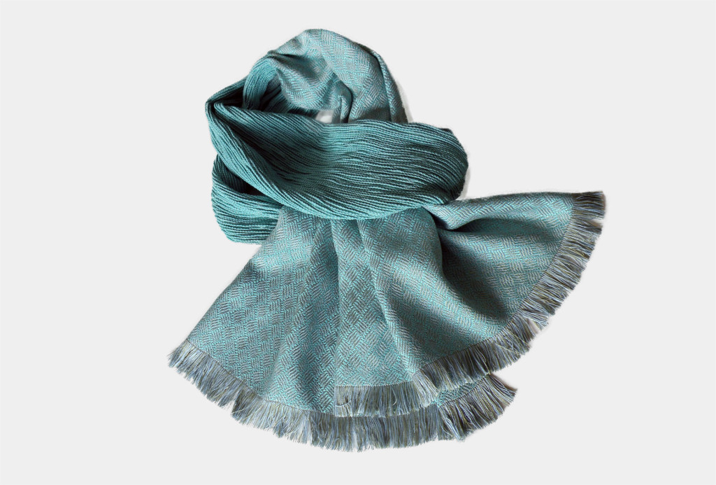 Schal. Seide, handgewebt über 24 Schäfte, 45 x 200 cm, Crafts Collection Niedersachsen