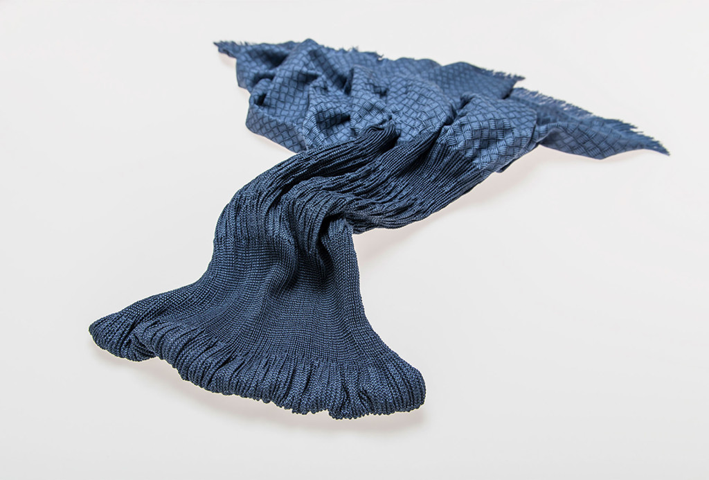 Stola, 2014. Seide/Elastan, handgewebt über 24 Schäfte, 90 x 200 cm