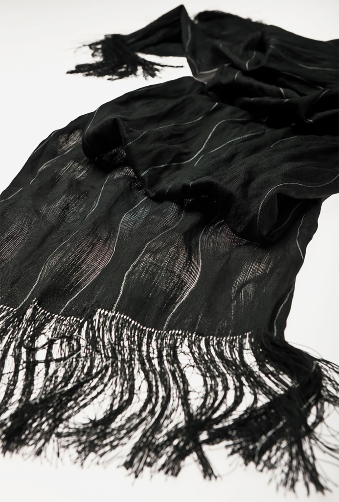 Fächergewebe. Seide,Seide, Stahl, 60 x 200 cm. Foto Heiko Preller