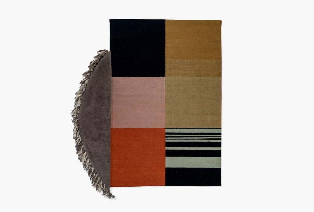 <em>freeplay #3</em>. 100% hand-spun, Tibetan highland wool, hand-knotted, vegetable-dyed, shapes can be freely combined, technology mix, 1,8m x 1,5m.