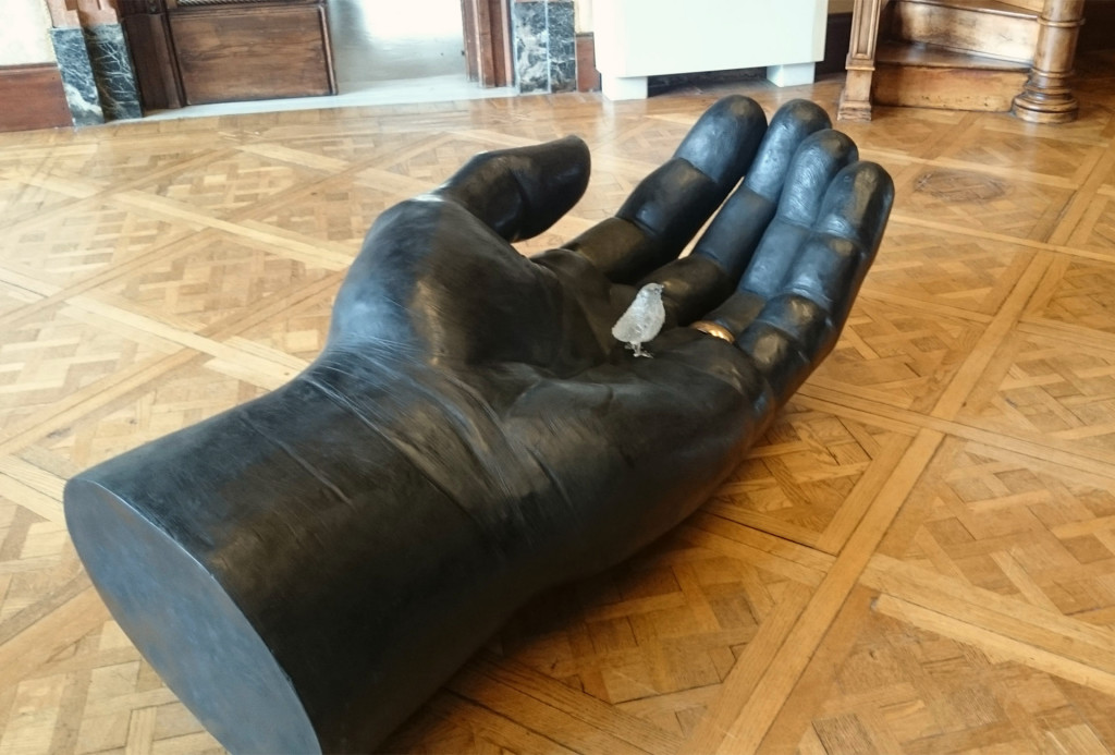 Besser ein Spatz (aus Glas) in der Hand… 
Life Bank Project Koen Vanmechelen and Slow Food