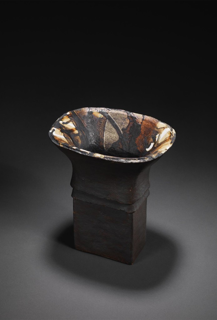 Kelch-Form, eckig auf Sockel