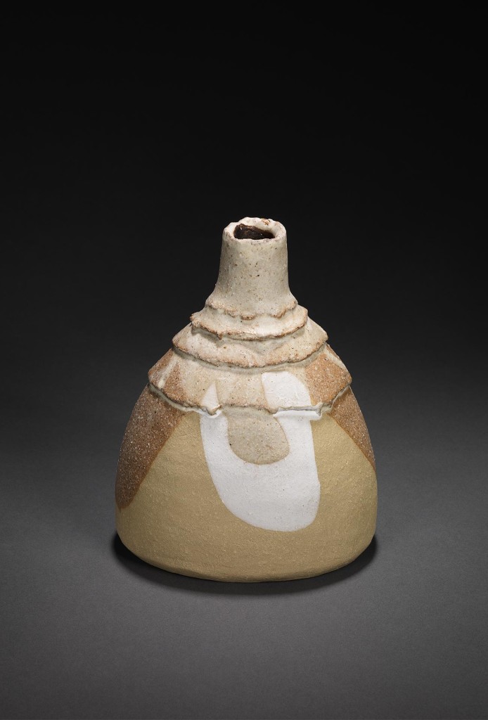 Enghals-Form auf ovalem Grund