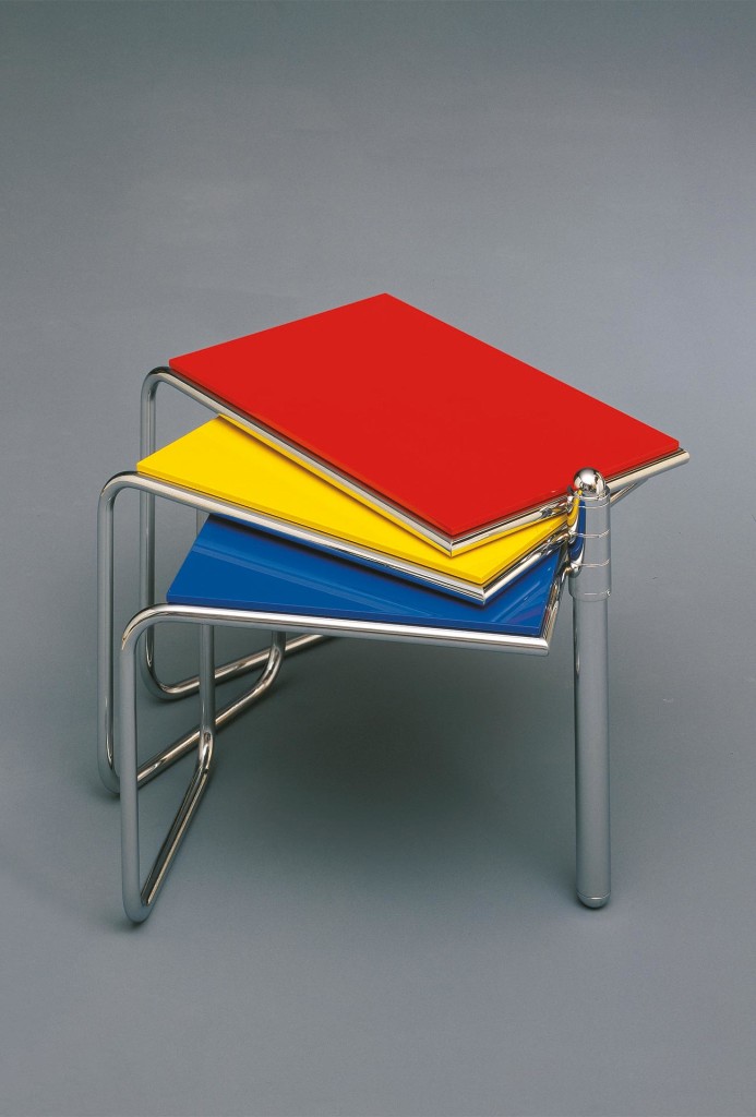 Gert Weber, <em>ProToto</em>, 1974. Edelstahl, Holz, Lack, Birnbaum furniert, H 51 x B 38 x T 68 cm. © VG Bild-Kunst. Aussteller Galerie MaxWeberSixFriedrich, München