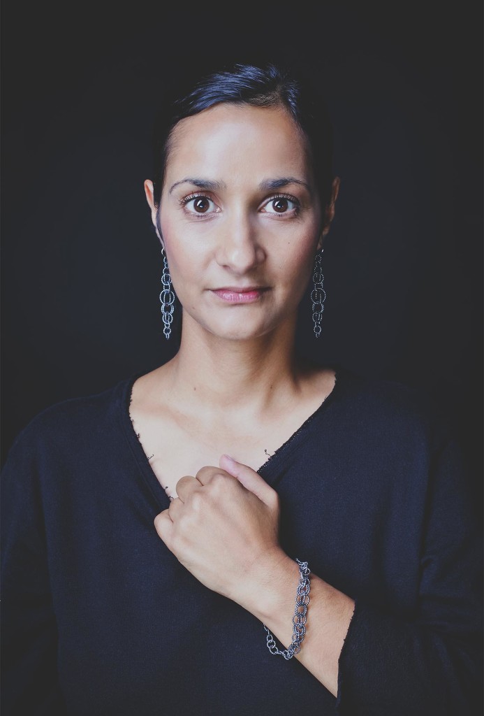 Ohrringe <em>CLOUD32</em> und Armband
<em>CLOUD49</em>. Silber 935.