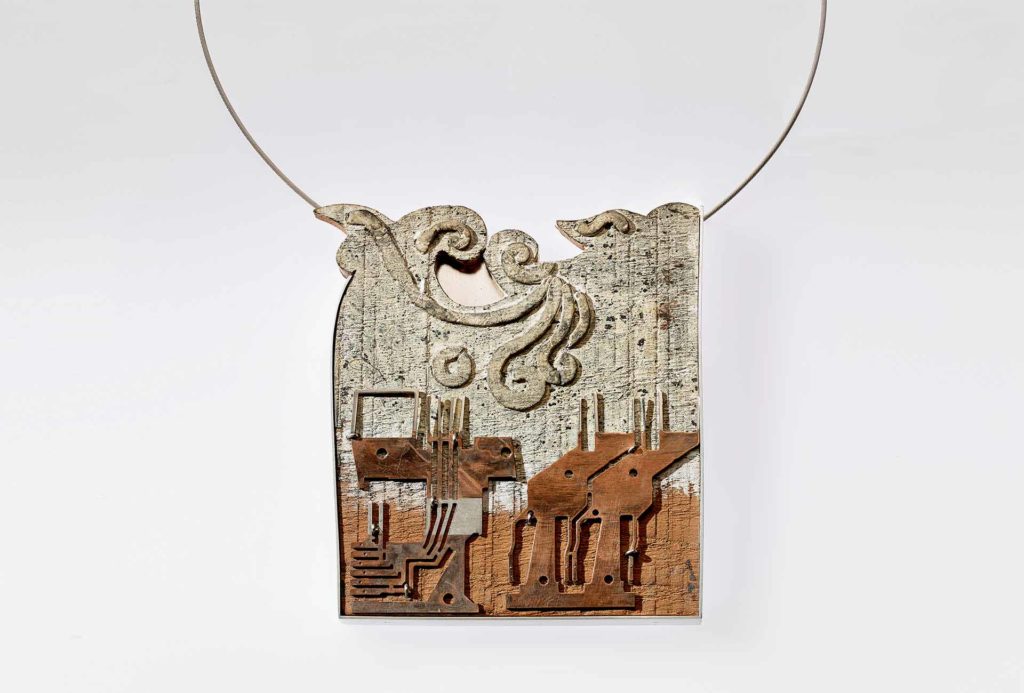 <em>Myanmar 1</em> pendant, 2017. silver, wood, copper, 9x10x0,7cm. Photo Sebastian Ahlers.