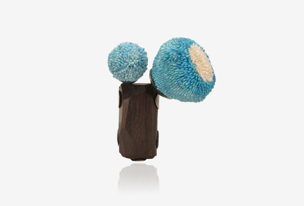 Saerom Kong, Brosche