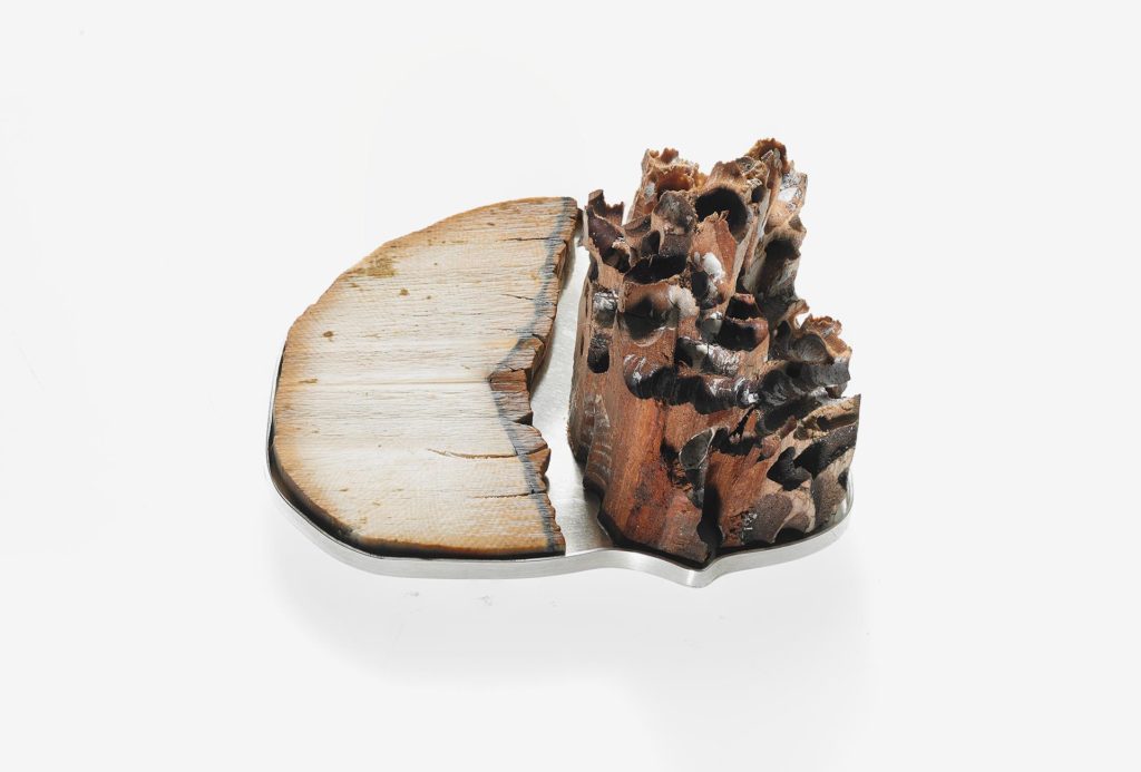 Brooch <em>Palmyra</em>, 2016. Silver, antique teak. Photo S.Ahlers.