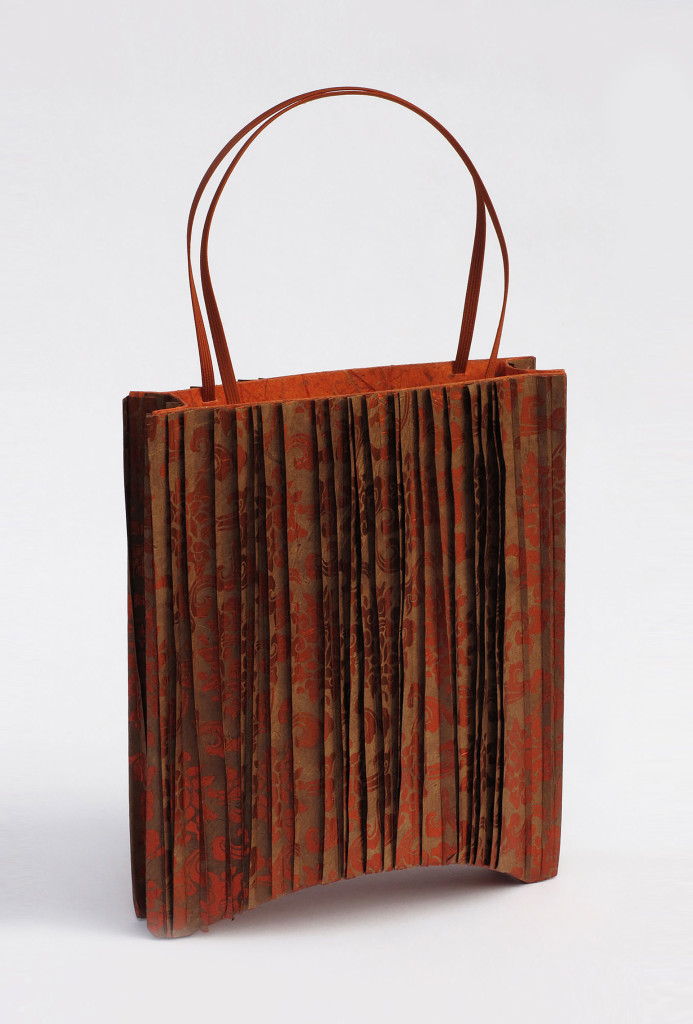 <em>Plissée</em> bag. Paper