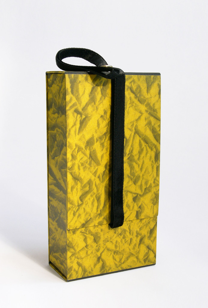 <em>Knittergelb</em> bag. Paper