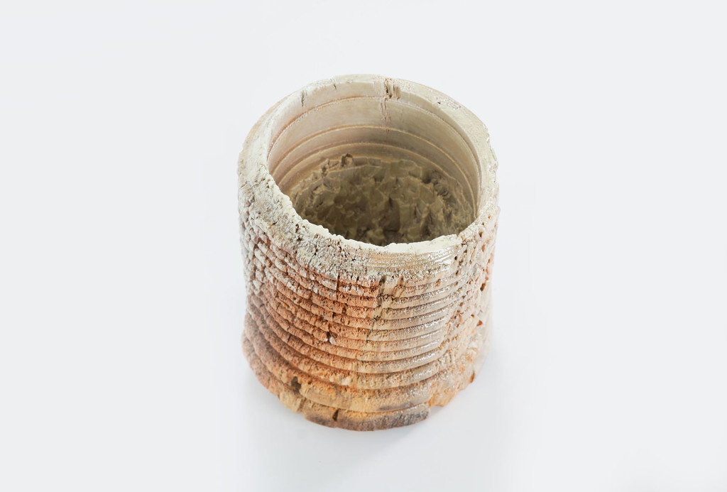 Object. Oak. H 40 cm x ø 36–38 cm.