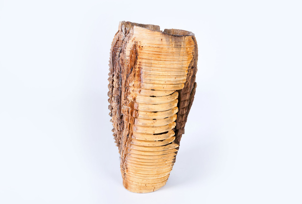 Object. Oak, H 66 cm, ø 27–32 cm.