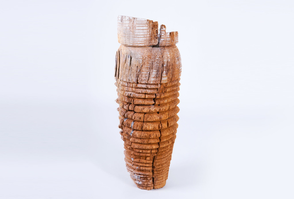 Object. Oak, H 72 cm, ø 24–28 cm.