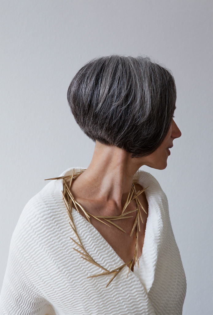 <em>Große Schotenkette</em> necklace. 750 gold, steel silk. Photo Miriam Künzli.