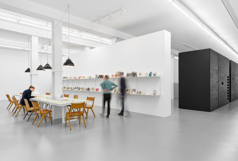 2016-Edmund-de-Waal-Installation-view-Goethe-1-(photo_-def-image)_1500 Irrkunst Galerie Max Hetzler Berlin