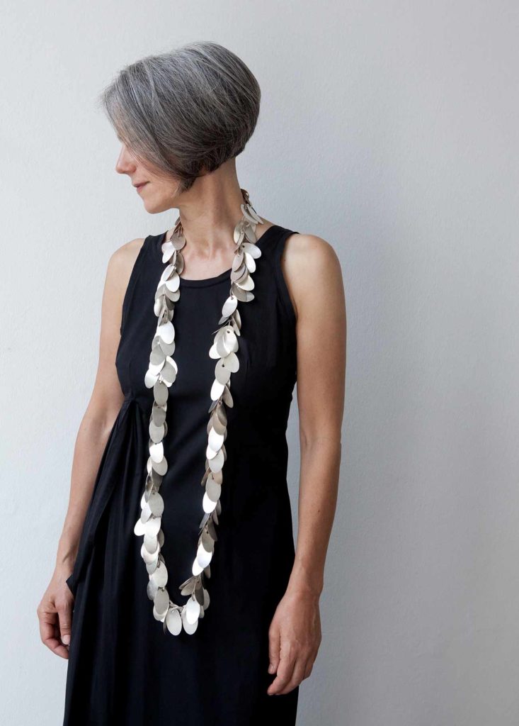 Leaves necklace <em>Sipa</em>. Divisible, silver 925. Photo Miriam Künzli.