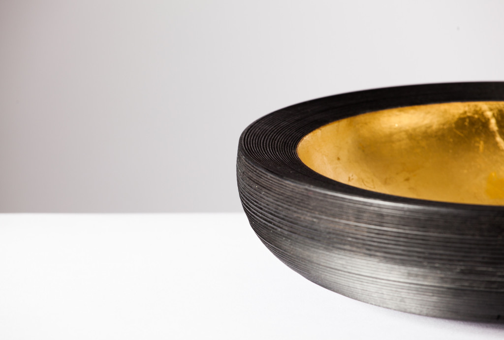 <em>Aurum</em> bowl. Ash, 999 gold leaf, stain, H 7 x Ø 26 cm