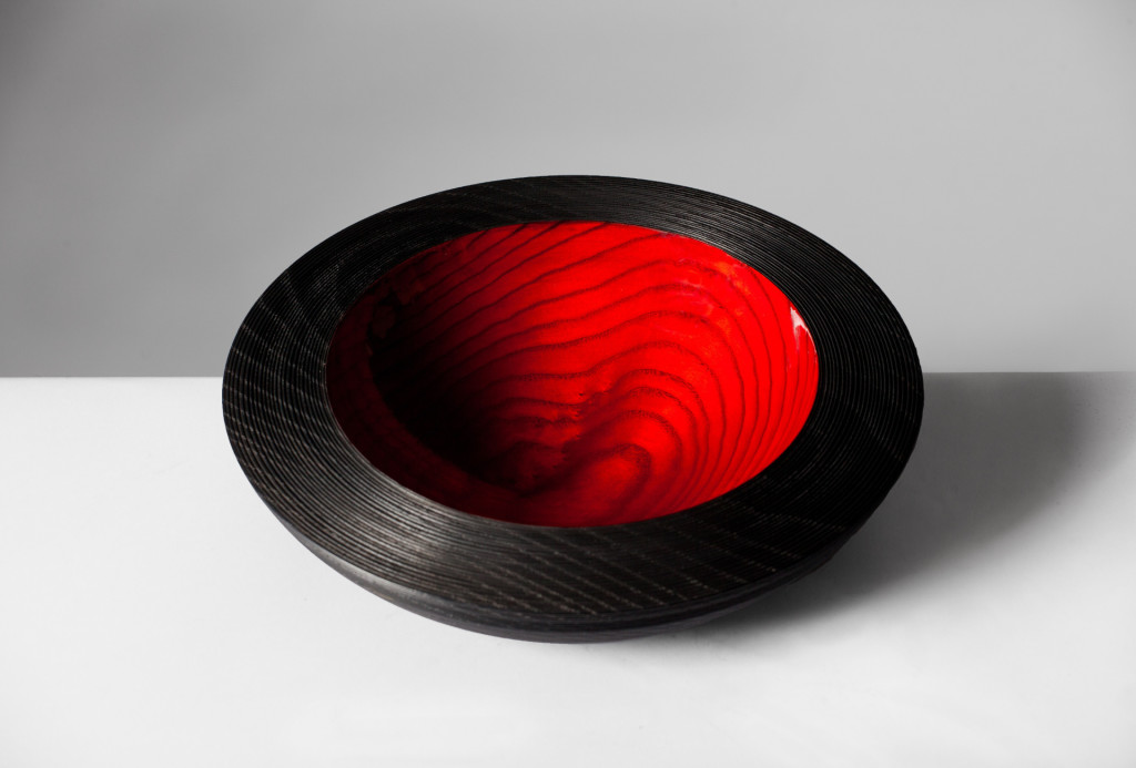<em>Nobilis</em> bowl. Ash, stain, lacquer, H 7 x Ø 30 cm