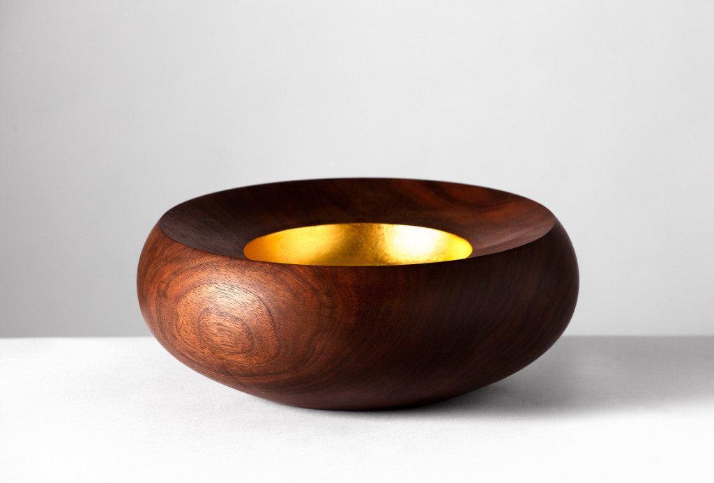 <em>Una</em> bowl. Black walnut, 999 gold leaf, H 10 x Ø 24 cm