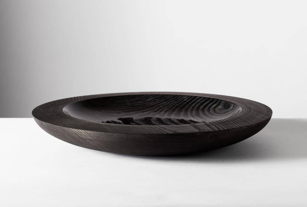 <em>Unique</em> bowl. Ash, lacquer, H 8 x Ø 60 cm