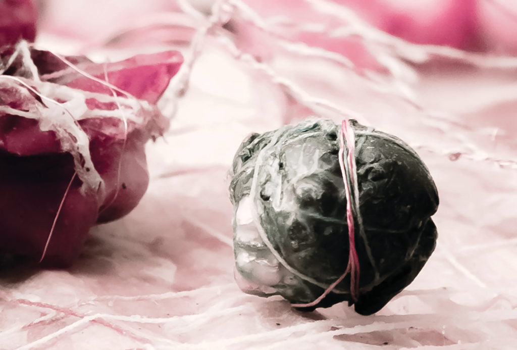 Schmuckobjekt, 2016. Teebeutelpapier