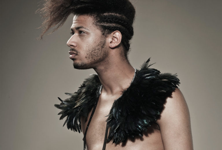 Niloufar Esfandiary, <em>Midnight Feathers</em> collar, 2011. Feathers, silver, felt, polypropylene. Photo Baptiste Coulon