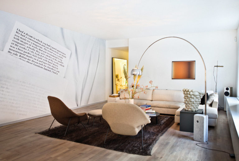 Kunst, Design und bestes Kunsthandwerk im Dialog. In der Berliner Wohnung des Kunstgaleristen und Sammlers Jörg Johnen