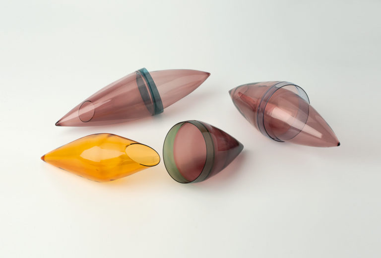 Kerstin Müllerperth, Duftdosen <em>Kern und Schale</em>. Farbglas