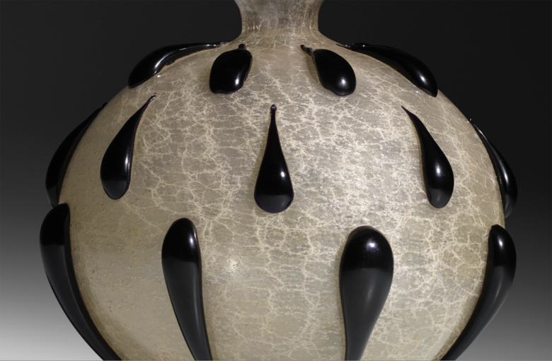 Das halb-transparente Glasobjekt ist 24x23 cm groß. Schätzpreis: 250.000-350.000$