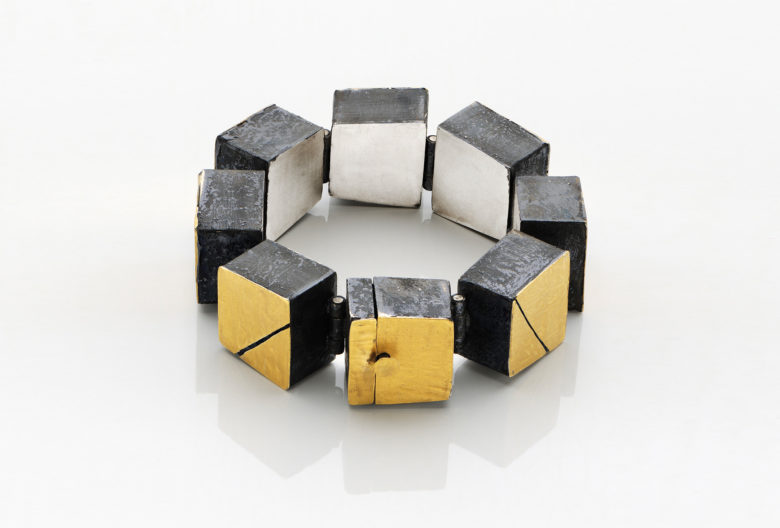 Gigi Mariani, Craks in Gold brooch