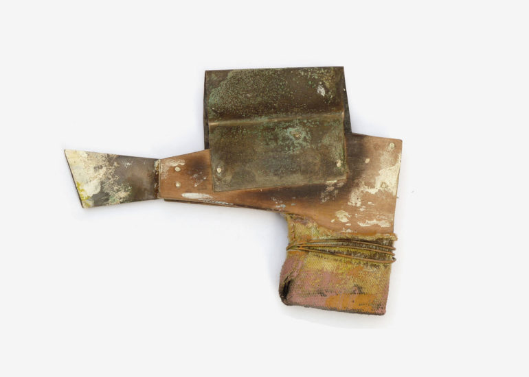 Carla Garcia Durlan, Brosche. Holz, Acryl, Nickelsilber 