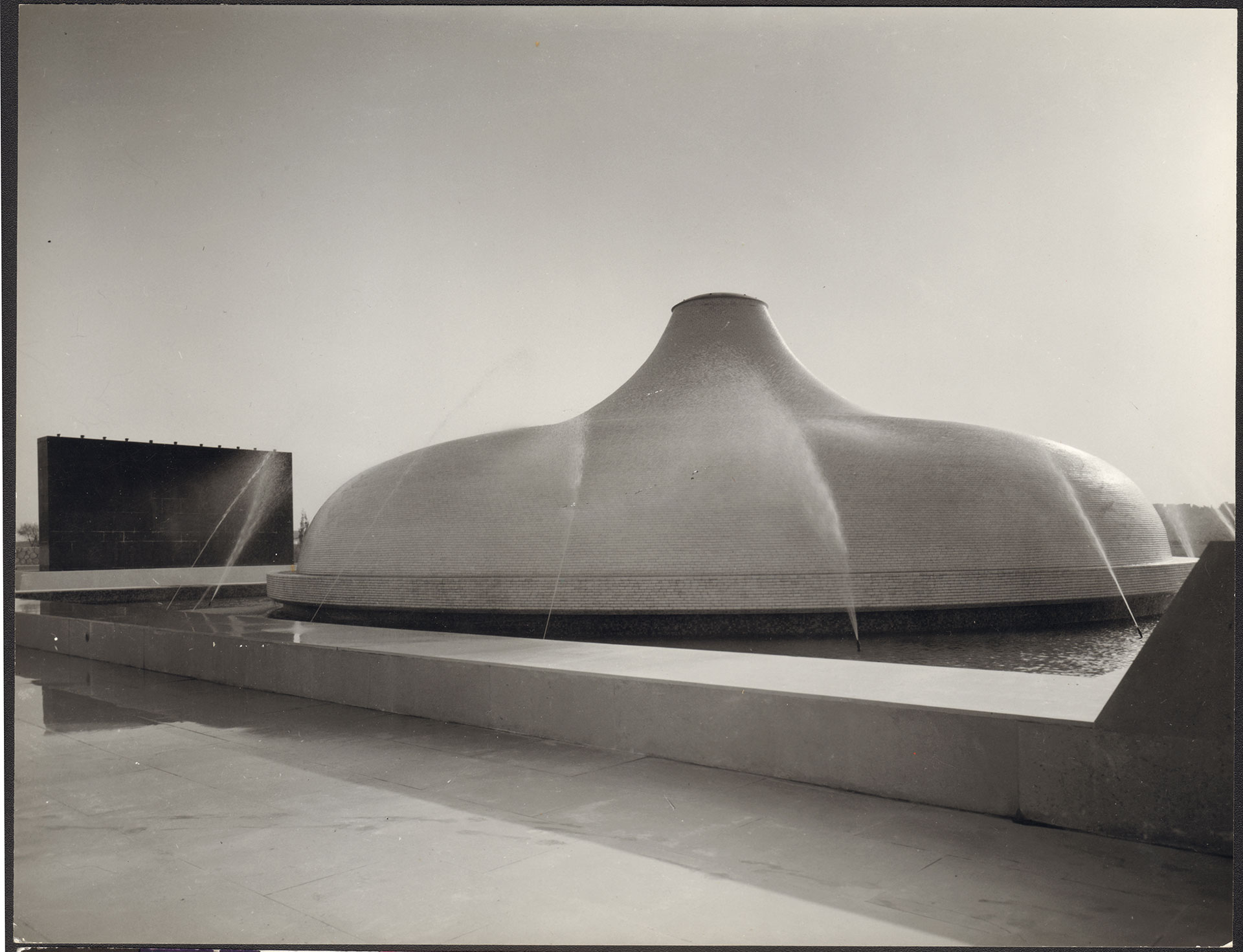 Friedrich Kiesler und Armand Bartos, The Shrine of the Book