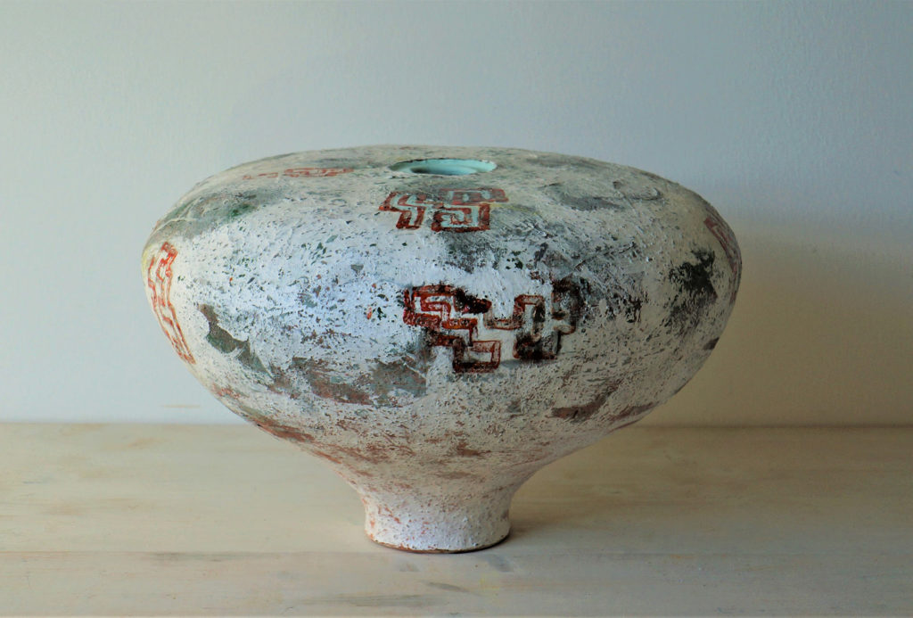 Large spherical shape, height approx. 35 cm, diameter approx. 50 cm.