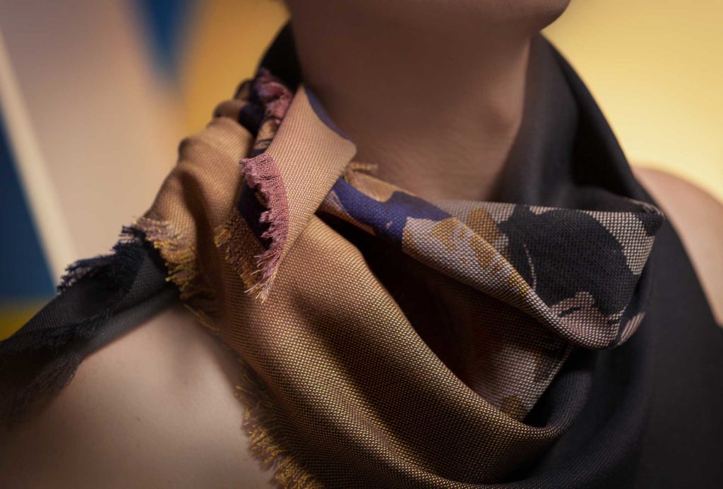 Tuch <em>Jean-Sol Partre</em>. Seide, Wolle