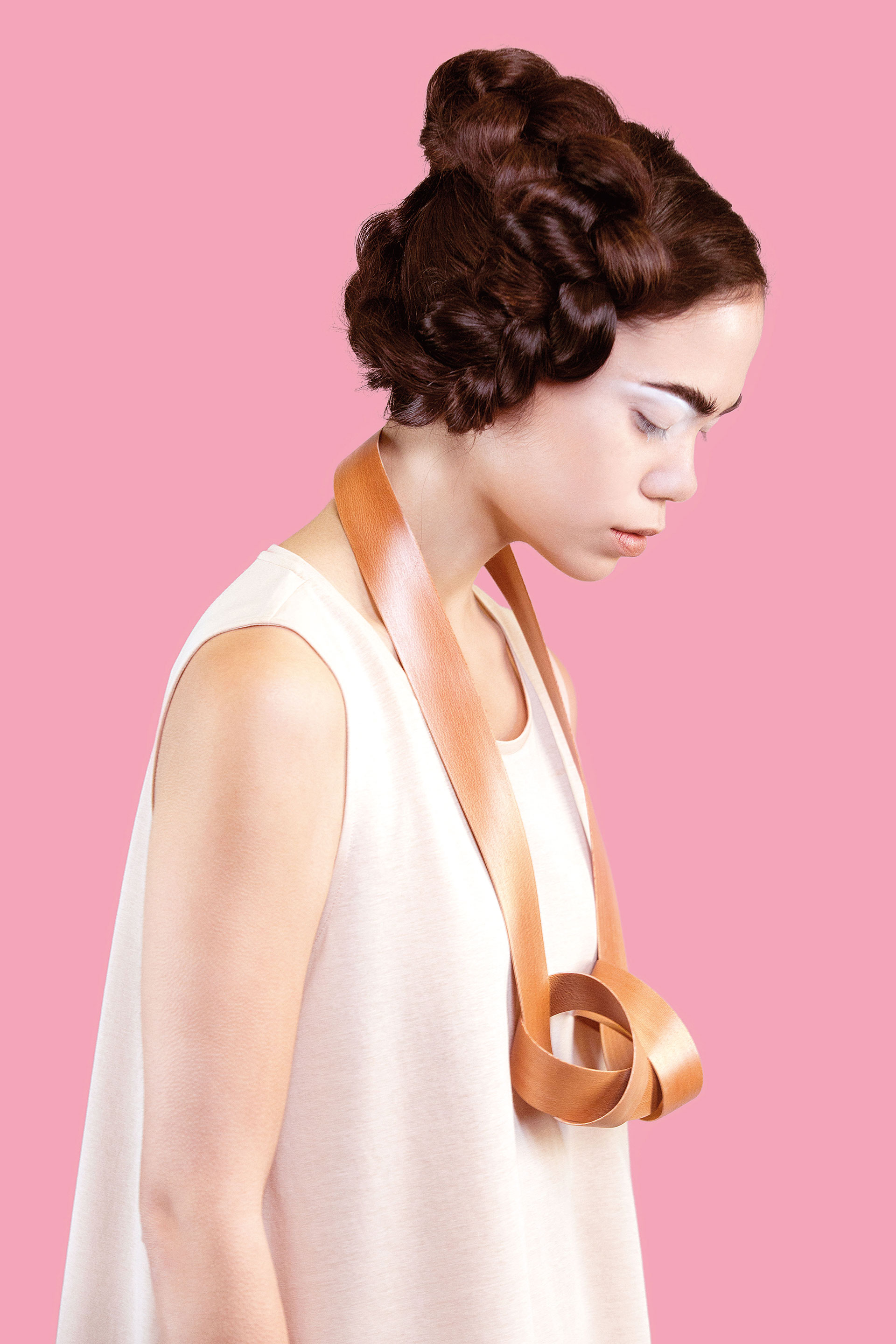 Alessa Joosten, Staatspreis für Kette aus Holz, Manu Factum, Staatspreis