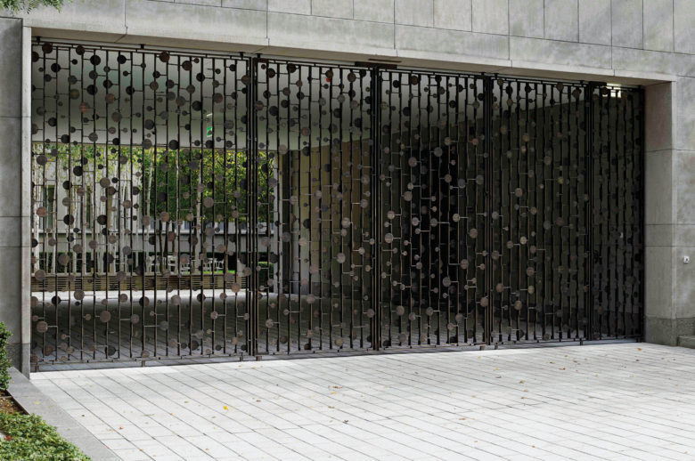 Bergmeister Kunstschmiede, Toranlage, Novartis Basel, Bronze, Schmiedekunst