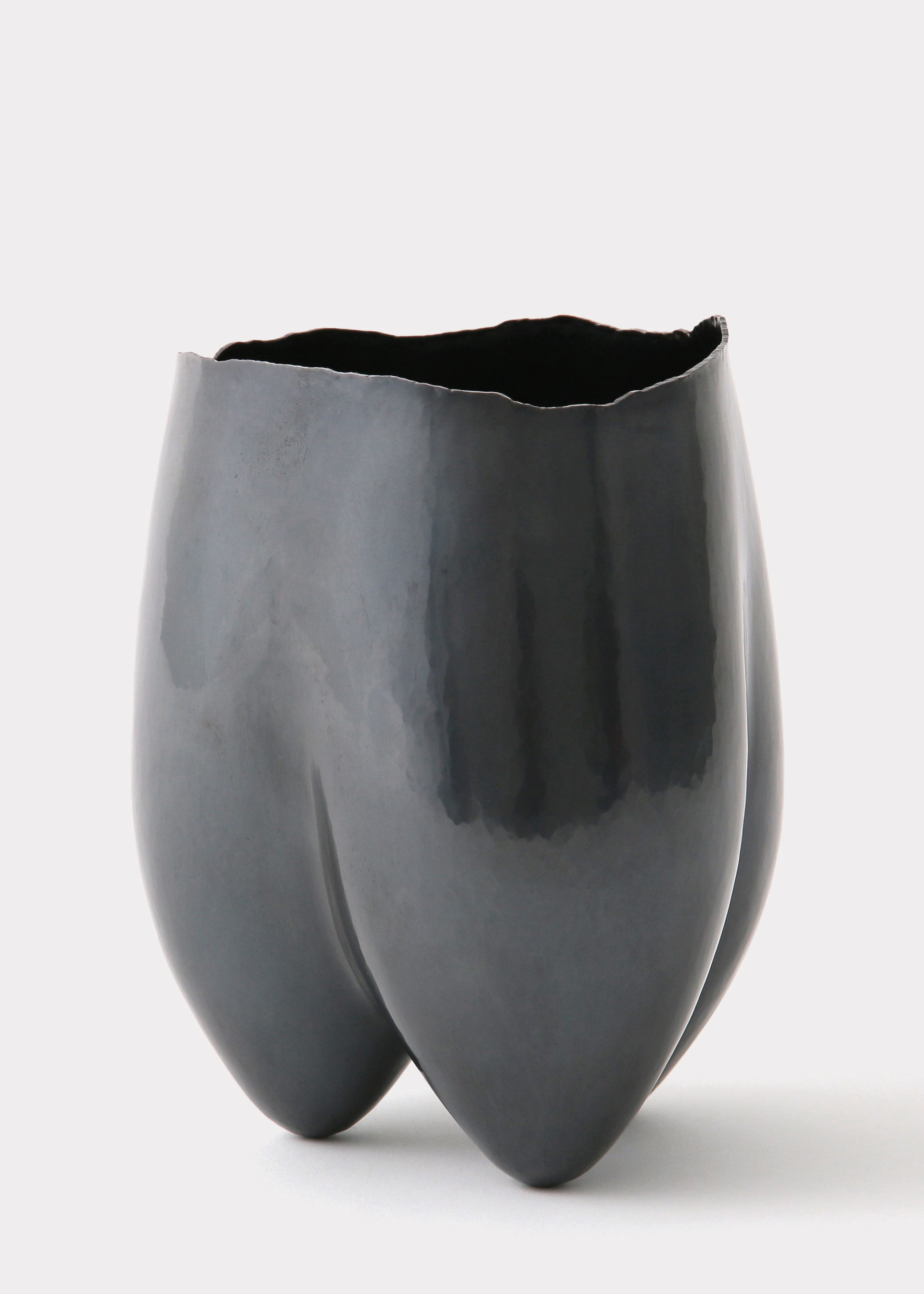 Koichi Io, Three Legs, Vase, Kuromido, Schmiedekunst