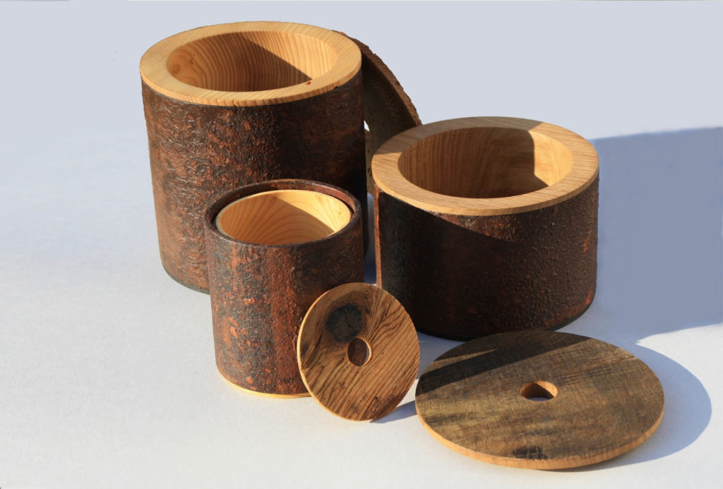 Vessel object <em>Antichi</em>. Steel weathered, old entablature, spruce and oak, H 16,5 cm, B 17 cm. Photo Walter Schautz