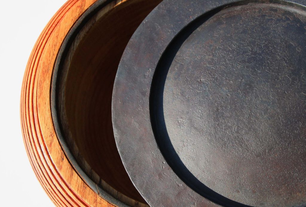 Vessel objects <em>Urna</em>. blackened oak, steel wire, ceramic lid as well as oak, pigmented beeswax, forged steel cover, both with leather collar, H 14 cm, B 23,5 cm, L 23,5 cm. Photo Walter Schautz