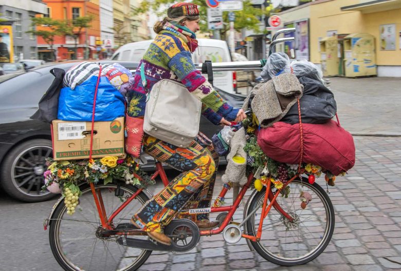 Farbenfroh und gut bepackt. Eine Photographie von Siebrand Rehberg, Kreuzberg 2012–2017, © Siebrand Rehberg