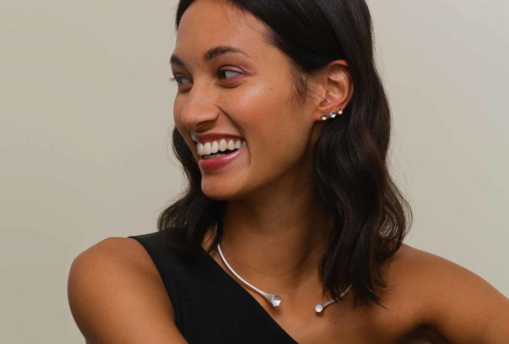 <em>Transitions</em> Collier und Ohrstecker <em>No2</em>. Recyceltes Silber, Fairtrade Gold