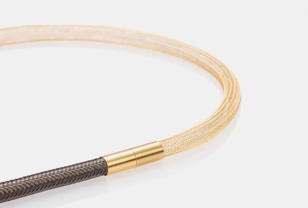 <em>Woven</em> System: Collier, Grauer Stahl und <em>Woven</em> Goldverlängerung