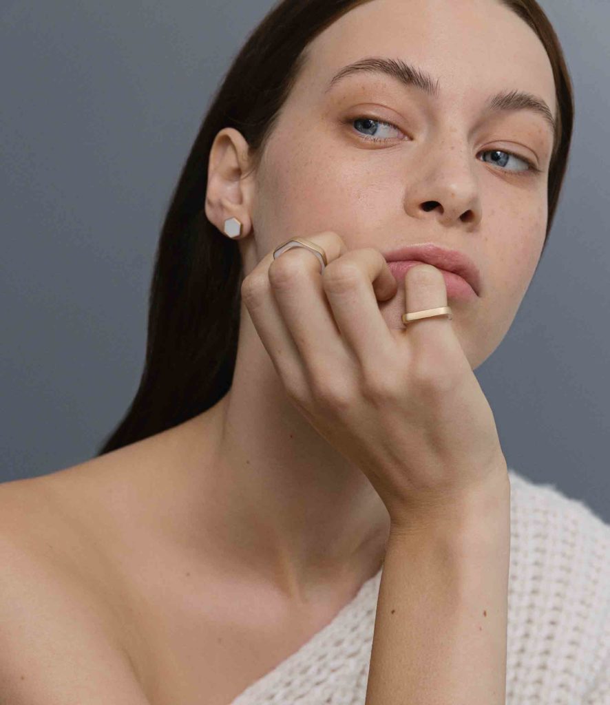 <em>Frames</em> Ringe und Ohrschmuck. Fairtrade Gold