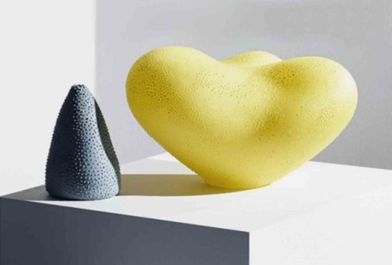 Links: „Desire“ Louis Thompson represented by London Glassblowing. Photo Jake Curtis. Art direction: Hana Al Sayed