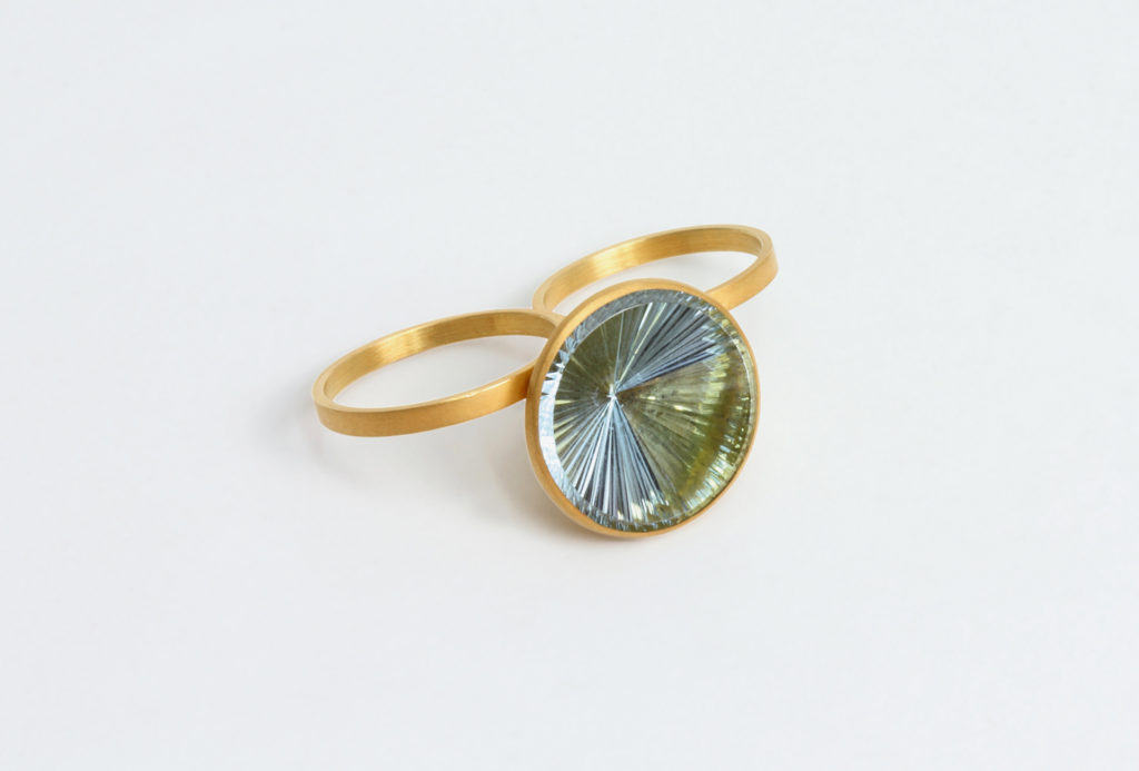 Ulla & Martin Kaufmann, Schmuck, Isabella Hund