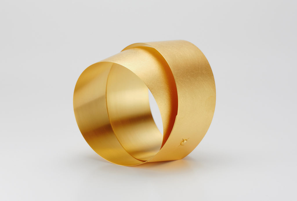 Ulla & Martin Kaufmann, Schmuck, Isabella Hund