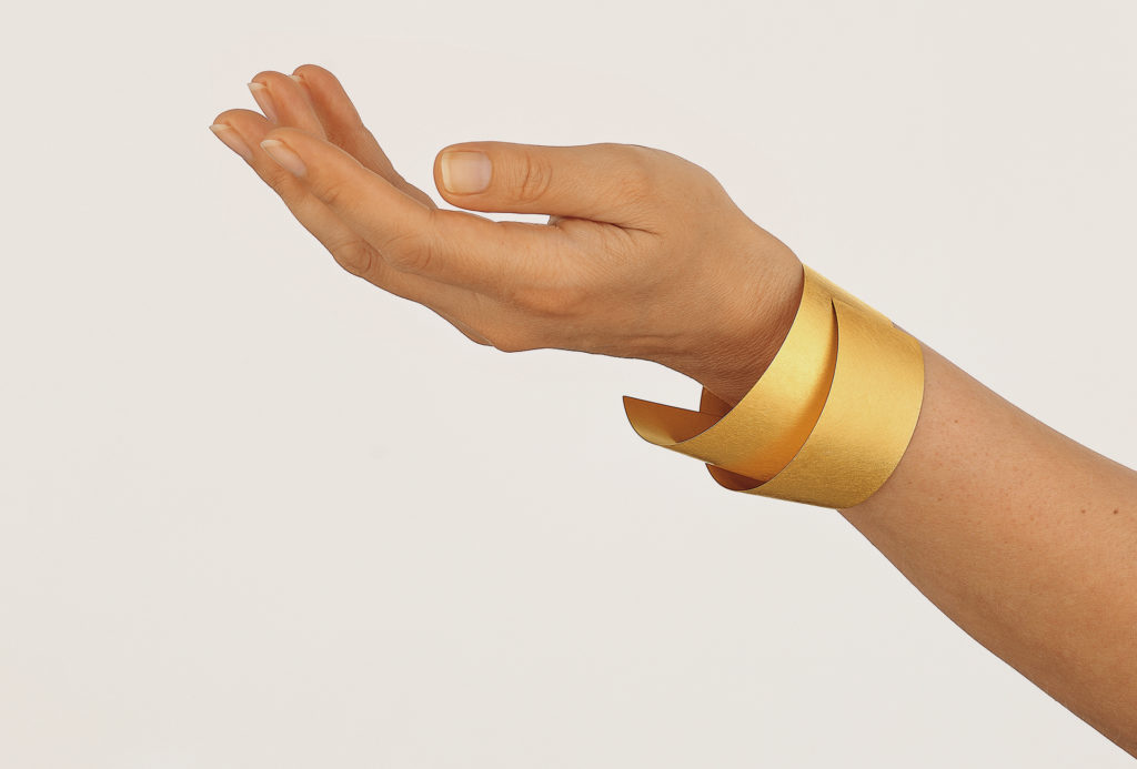 Ulla & Martin Kaufmann, Schmuck, Isabella Hund