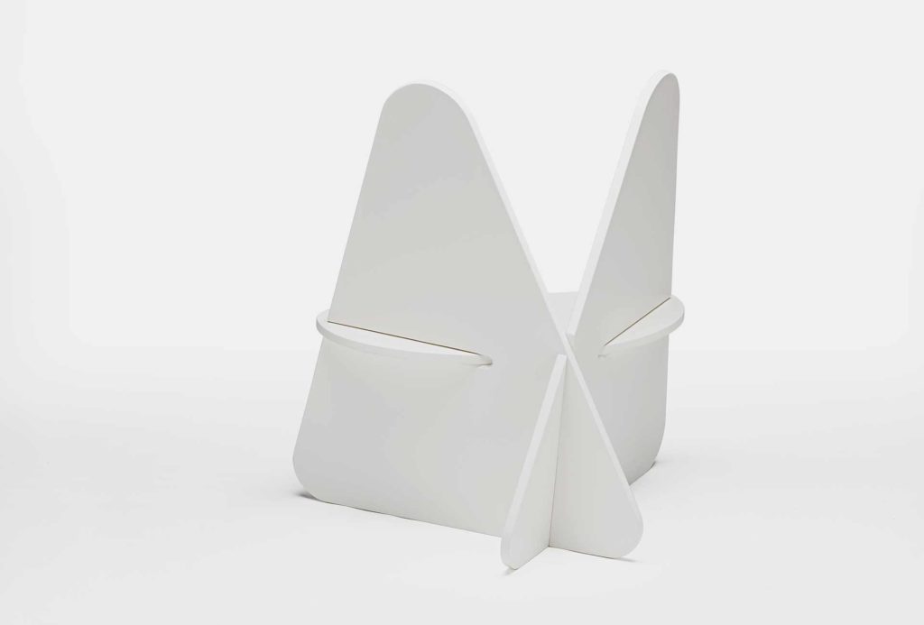 <em>Mariposa</em>, auch <em>Schmetterling</em>, aus der Serie <em>Steckmöbel 77/13</em>. MDF, lackierbar in jeder Farbe, 1.350 Euro. Photo Eric Jobs