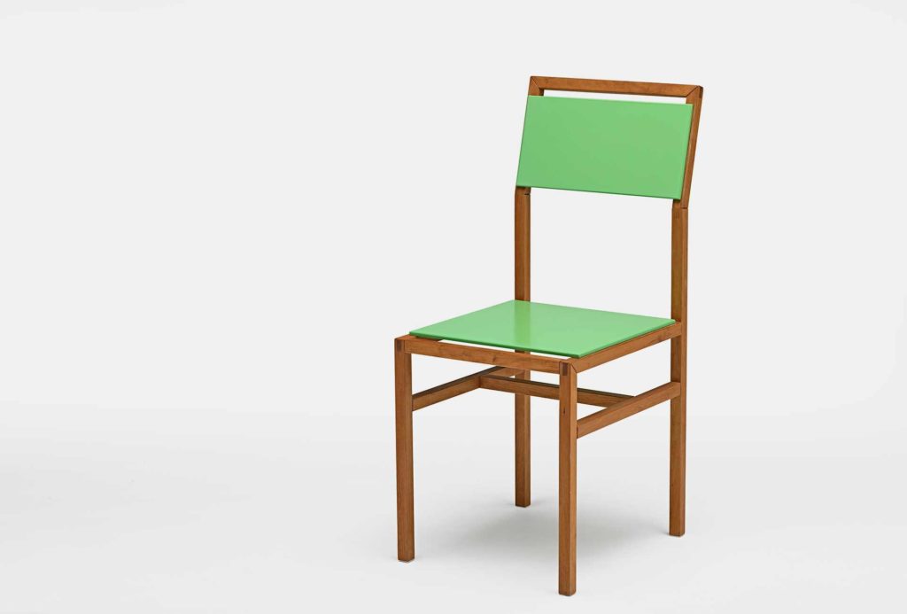 <em>Primavera</em>, Holzvariante des <em>russischen Stuhls</em>. Photo Eric Jobs